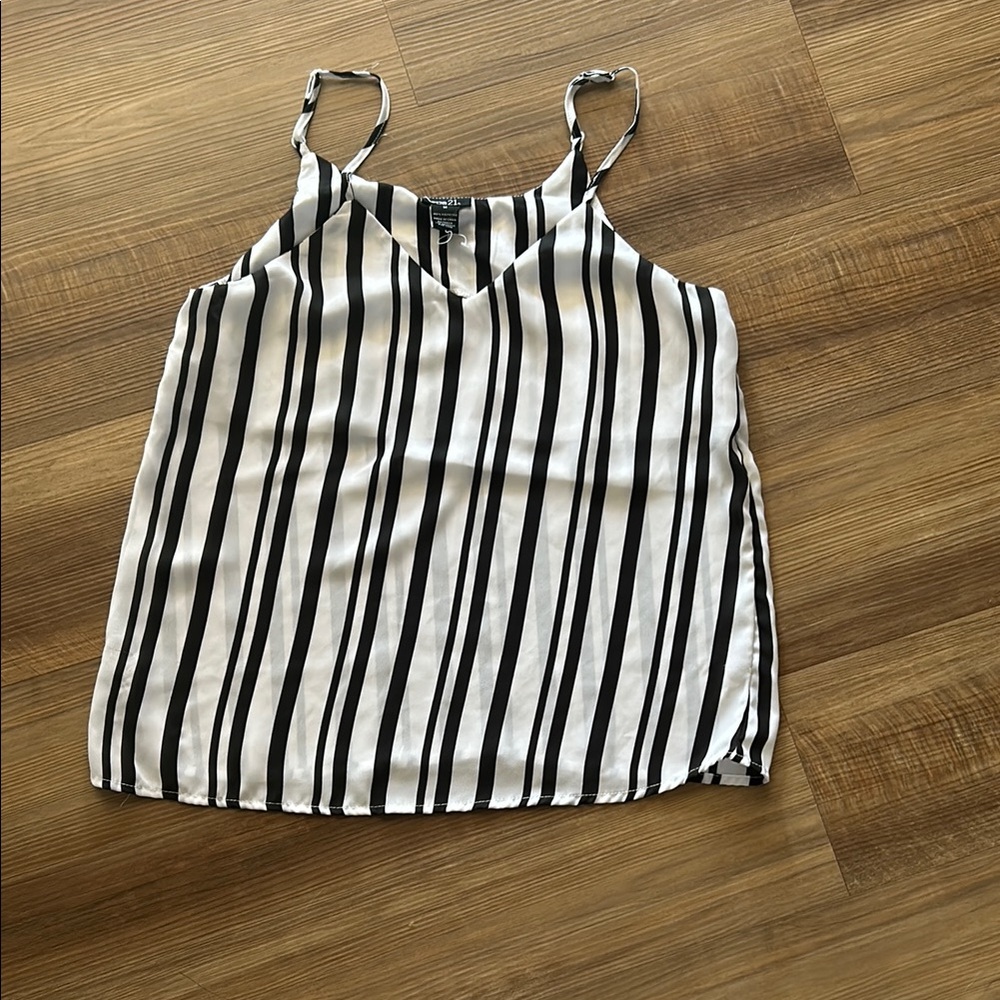 Black and White Sleeveless Camisole with Scoop Neck and Fitted Style